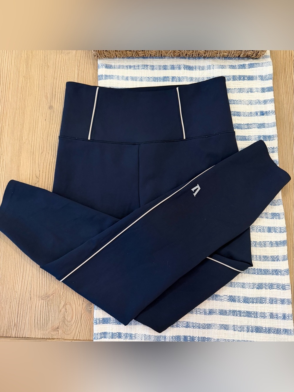 Vuori Dark Navy High Rise Active Wear Leggings Size L
